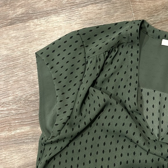 Green Short Sleeve Blouse - Picture 3 of 5